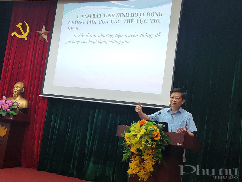 Đồng chí Vũ Trọng Hà – Vụ trưởng, Chánh văn phòng Ban Chỉ đạo 35 Trung ương  làm báo cáo viên tại hội nghị tập huấn