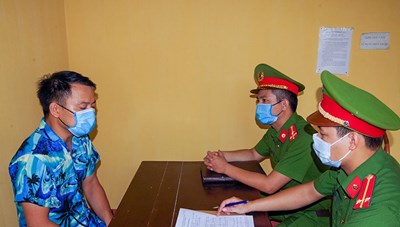 Lên mạng 'săn' phụ nữ trục trặc hôn nhân để lừa - ảnh 1