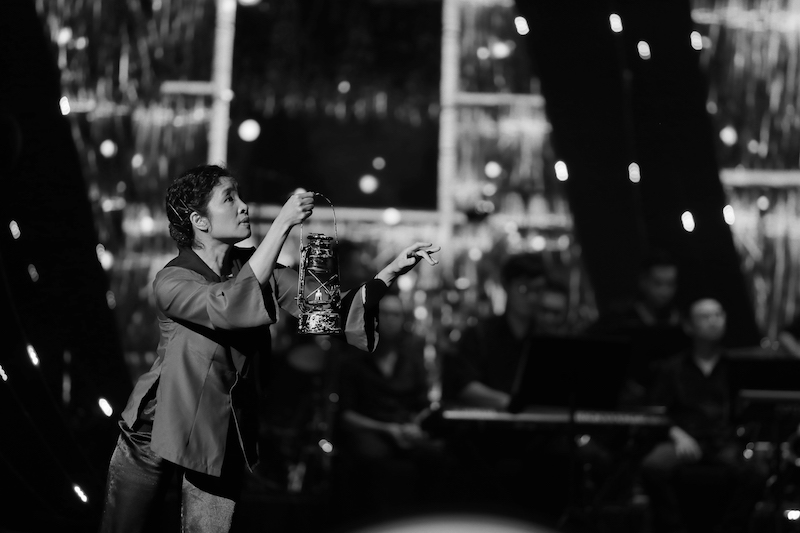 Phần biên đạo múa của biên đạo múa Trần Ly Ly và đạo diễn Phú Trần đã đem đến những hình ảnh xúc động cho chương trình