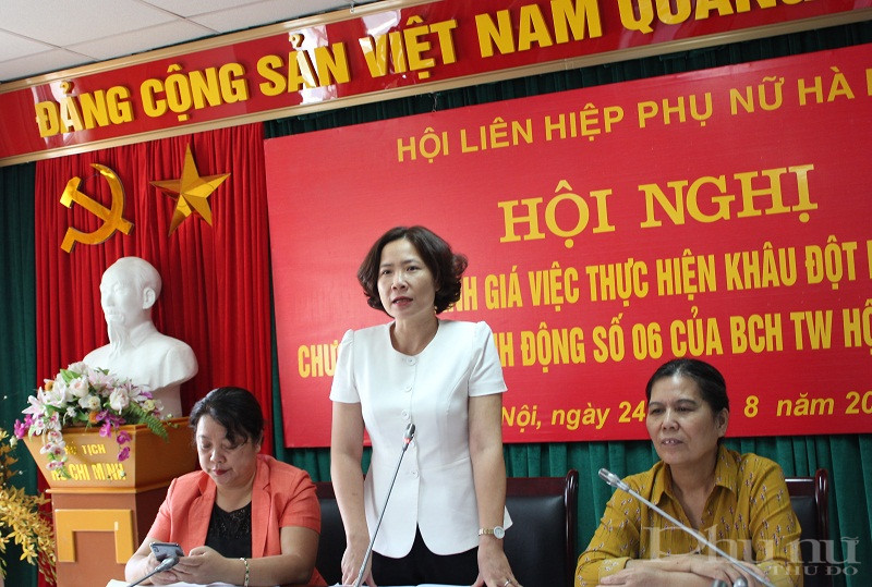 Đồng chí Lê Kim Anh - Chủ tịch Hội LHPN Hà Nội phát biểu tại hội nghị