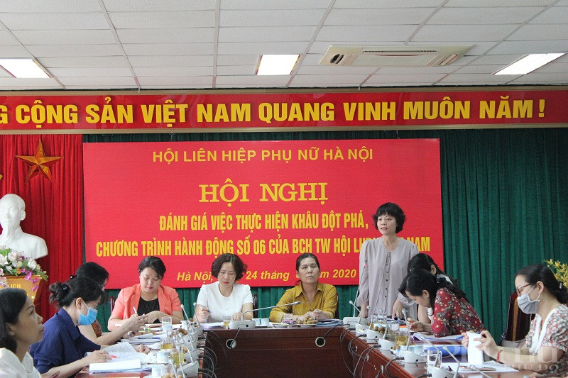 Đồng chí Nguyễn Thanh Cầm - Trưởng ban Chính sách – Luật pháp Hội LHPN Việt Nam phát biểu tại hội nghị