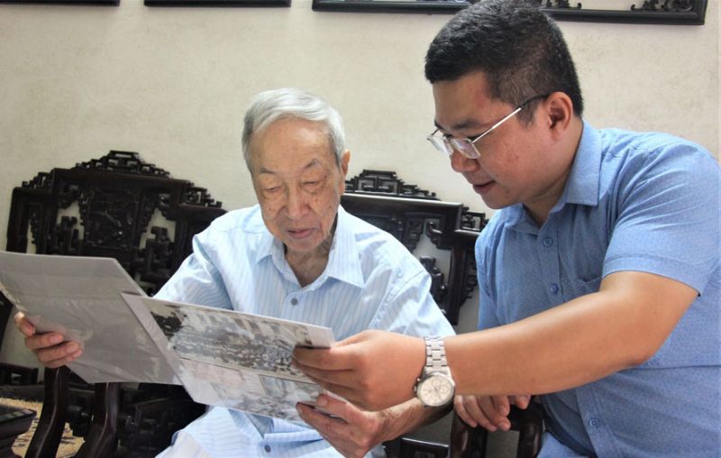 Những bài báo, hình ảnh về Cách mạng Tháng Tám năm 1945 luôn được đồng chí Lê Đức Vân trân quý, gìn giữ. Những bài báo, hình ảnh về Cách mạng Tháng Tám năm 1945 luôn được đồng chí Lê Đức Vân trân quý, gìn giữ.