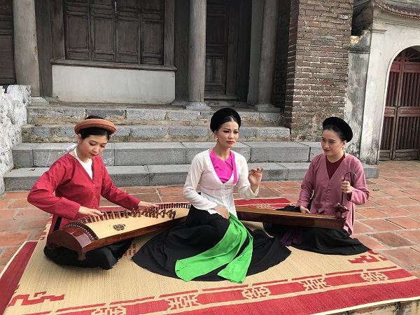 Trình diễn âm nhạc dân gian tại Đình Chèm (quận Bắc Từ Liêm)