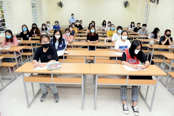 Sinh vi&ecirc;n trường đại học Kinh tế quốc d&acirc;n trong một tiết học trong bối cảnh dịch bệnh Covid-19 	(Ảnh trường đại học Kinh tế quốc d&acirc;n)