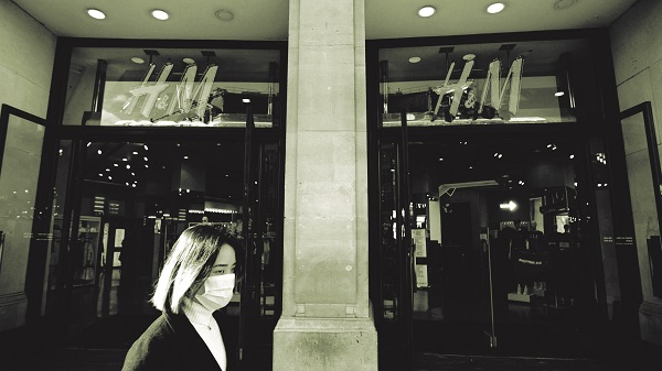 H&atilde;ng thời trang Thuỵ Điển phải đ&oacute;ng tới 170 cửa h&agrave;ng do dịch Covid-19