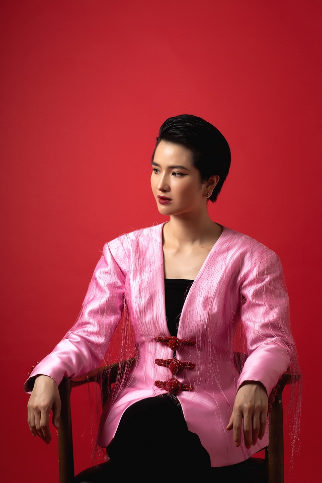 Cao Th&ugrave;y Dương từng bị bạn b&egrave; đồng nghiệp ch&ecirc; 