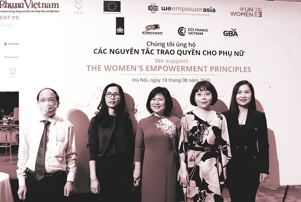 Đại diện c&aacute;c doanh nghiệp tham gia diễn đ&agrave;n