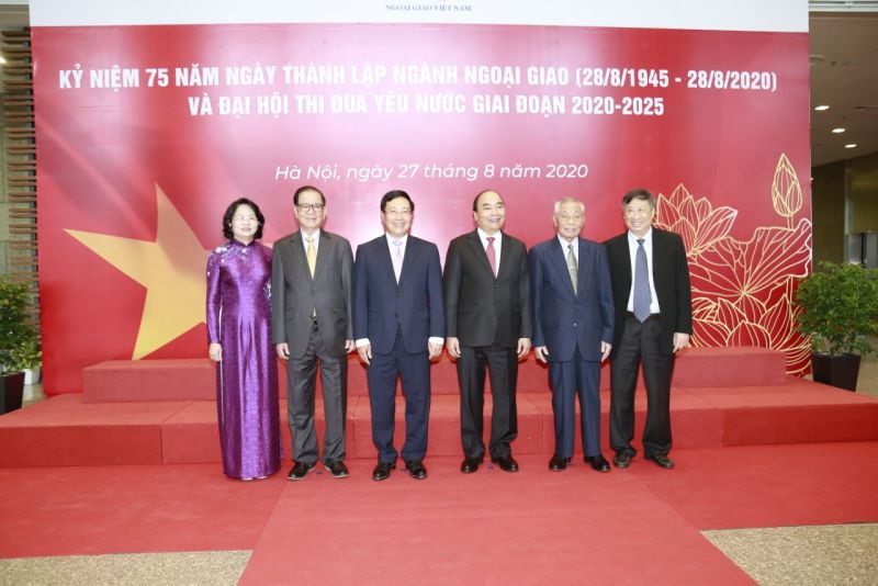 Thủ tướng Ch&iacute;nh phủ Nguyễn Xu&acirc;n Ph&uacute;c, Ph&oacute; chủ tịch nước Đặng Thị Ngọc Thịnh tham dự lễ Kỷ niệm 75 năm th&agrave;nh lập ng&agrave;nh Ngoại giao
