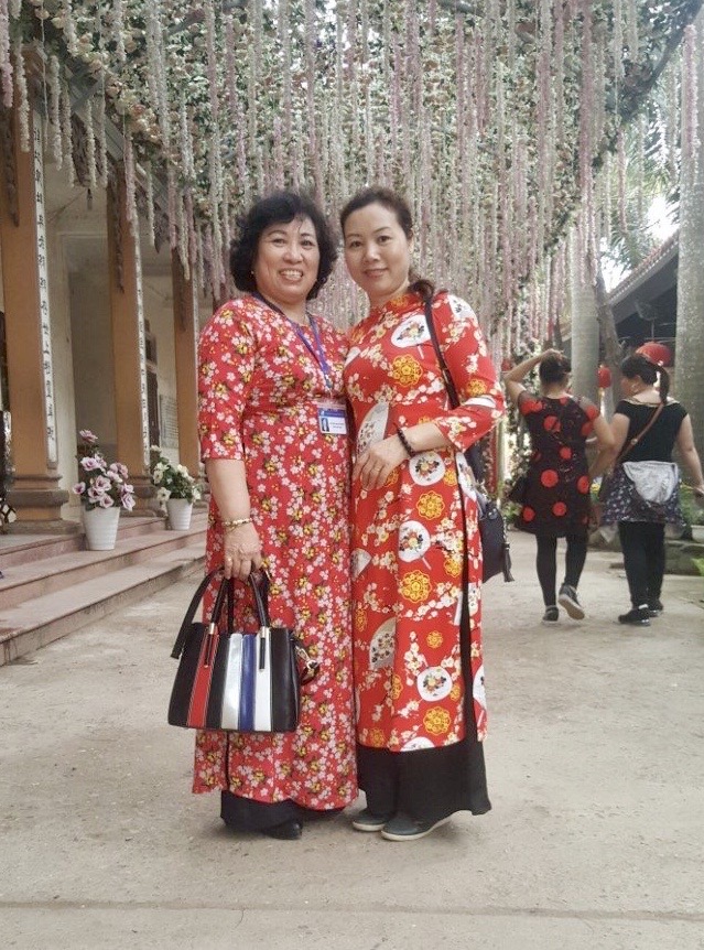 Bà Thúy (đứng bên trái) khi tham gia một hoạt động Hội