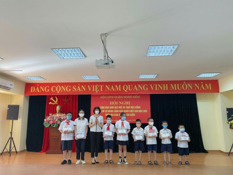 Đây là một trong những hoạt động được Hội PN duy trì trong nhiều năm qua nhằm giúp đỡ trẻ em có hoàn cảnh khó khăn vượt khó học giỏi