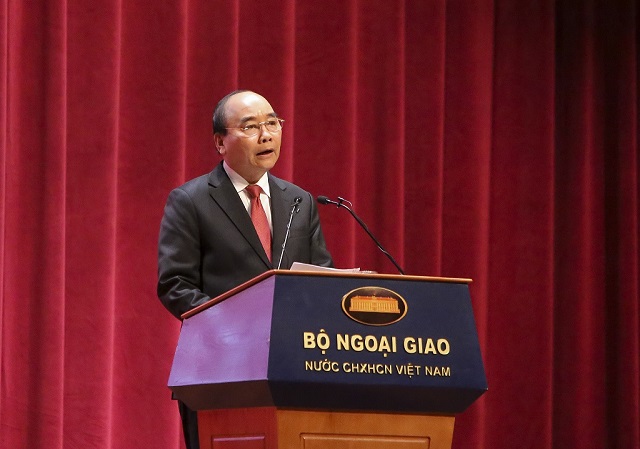 Thủ tướng Nguyễn Xu&acirc;n Ph&uacute;c ph&aacute;t biểu chỉ đạo, định hướng c&ocirc;ng t&aacute;c cho ng&agrave;nh Ngoại giao.