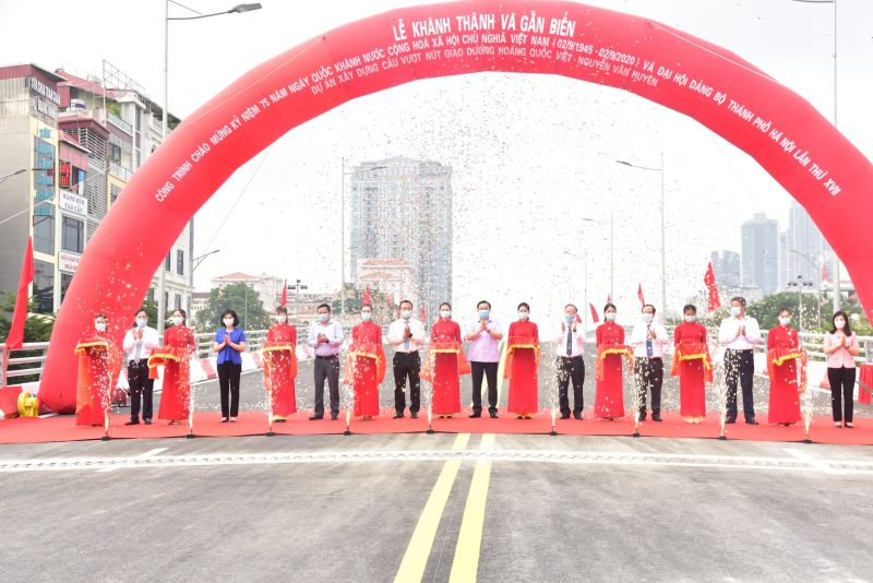 Lãnh đạo Thành phố Hà Nội cắt băng khánh thành