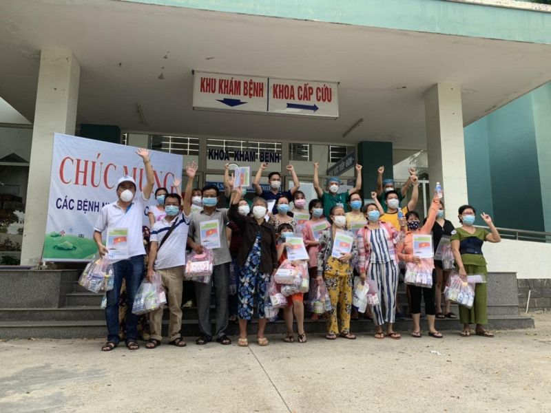 Các bệnh nhân được công bố khỏi bệnh tại TTYT Hoà Vang.
