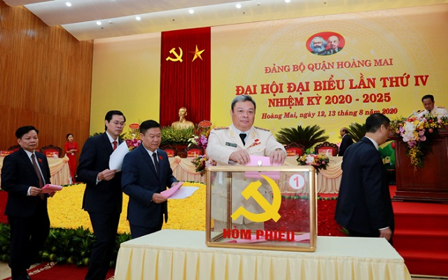 Các đại biểu bầu Ban Chấp hành Đảng bộ quận Hoàng Mai nhiệm kỳ 2020-2025. Các đại biểu bầu Ban Chấp hành Đảng bộ quận Hoàng Mai nhiệm kỳ 2020-2025.