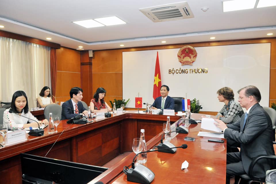 Bộ trưởng Bộ C&ocirc;ng Thương Trần Tuấn Anh tiếp