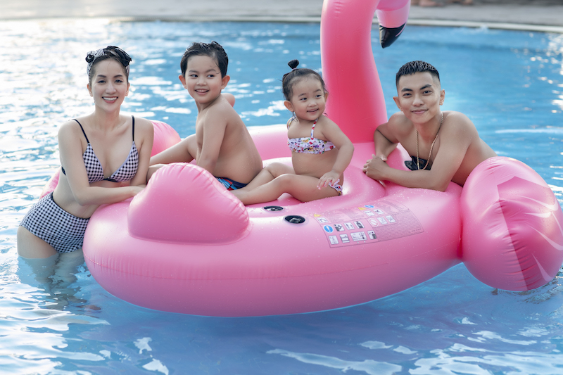 Gia đình Khánh Thi-Phan Hiển thường đưa nhau đi du lịch để dành trọn thời gian bên nhau Gia đình Khánh Thi-Phan Hiển thường đưa nhau đi du lịch để dành trọn thời gian bên nhau