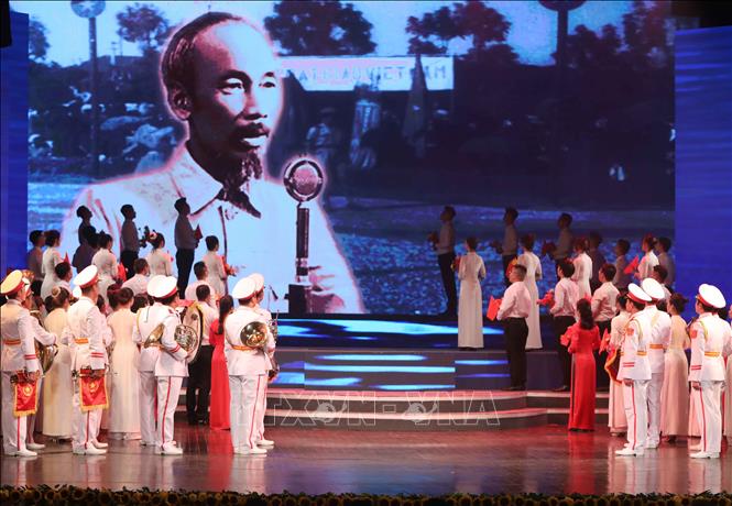 Một tiết mục biểu diễn trong chương tr&igrave;nh - Ảnh: Thanh T&ugrave;ng/TTXVN.