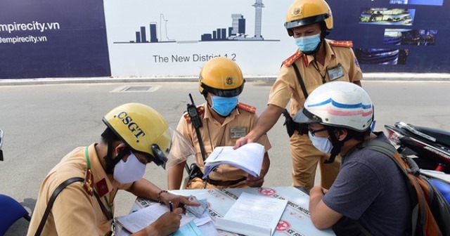 Sự vào cuộc quyết liệt của các lực lượng chức năng góp phần kéo giảm TNGT. (Ảnh: Quang Định).