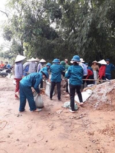 Cán bộ hội viên phụ nữ huyện Mỹ Đức, Hà Nội tham gia khắc phục đoạn đê bị sụt, lún thuộc địa bàn thôn Lai Tảo, xã Bột Xuyên. Cán bộ hội viên phụ nữ huyện Mỹ Đức, Hà Nội tham gia khắc phục đoạn đê bị sụt, lún thuộc địa bàn thôn Lai Tảo, xã Bột Xuyên.