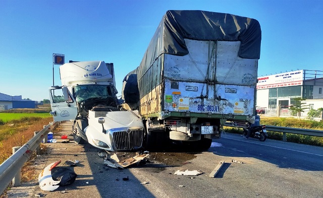 Các vụ TNGT nghiêm trọng do xe tải và container gây ra vẫn là nỗi ám ảnh trong thời gian qua. (Ảnh: Hòa Thắng).