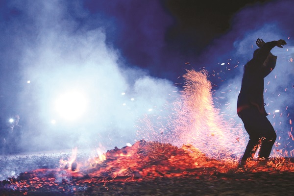 Vũ điệu đặc sắc trong lễ hội nhảy lửa của bà con dân tộc Pà Thẻn, tỉnh Tuyên Quang