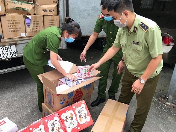 B&aacute;nh Trung thu nhập lậu bị cơ quan c&ocirc;ng an thu giữ