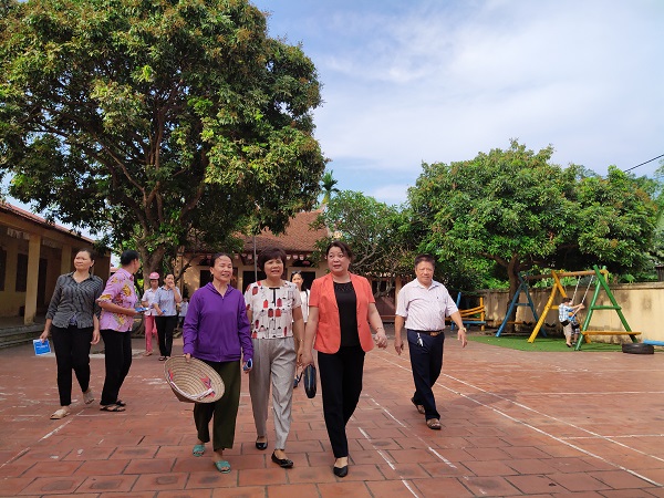 Hội LHPN Hà Nội phối hợp, khảo sát và bàn giao sân chơi an toàn thân thiện tại xã Liên Bạt, huyện Ứng Hòa, Hà Nội