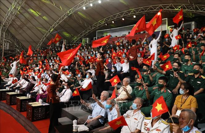 Quang cảnh chương trình đặc biệt mừng Quốc khánh 2-9: 