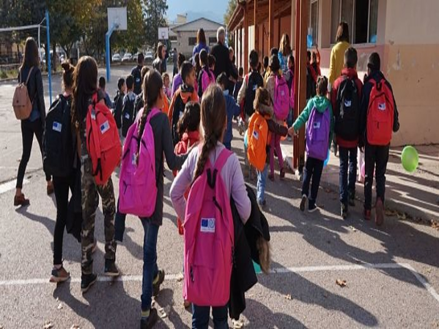 Đại dịch Covid-19 đe dọa quyền được học tập của trẻ em tị nạn. Đại dịch Covid-19 đe dọa quyền được học tập của trẻ em tị nạn.