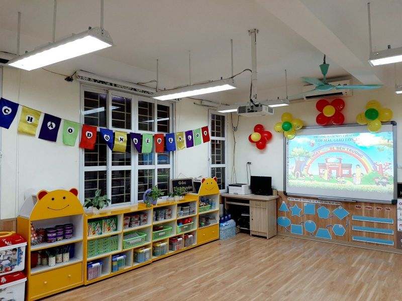 Lớp học được các cô giáo trường Mầm non Chim Non trang trí sặc sỡ chào đón các bạn nhỏ ngày đầu tiên đi học