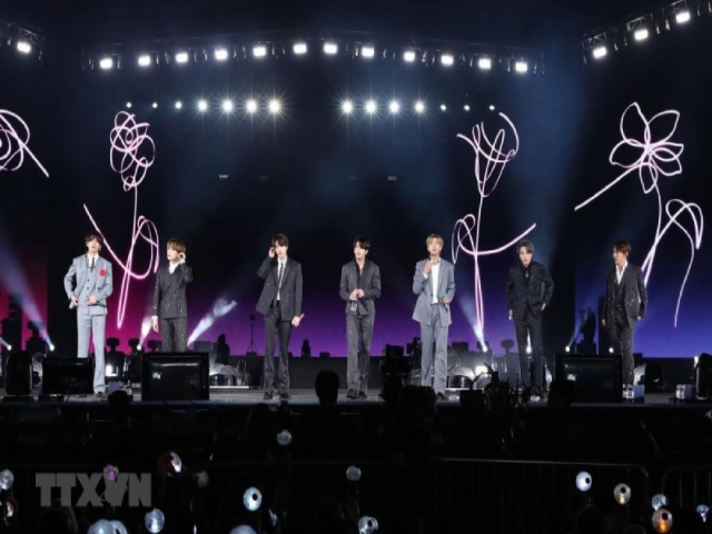BTS là ban nhạc Hàn Quốc đầu tiên giữ vị trí số 1 trên bảng xếp hạng Billboard Hot 100
