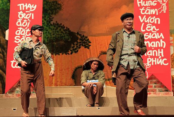 Cảnh trong vở "Bệnh sĩ" của Nhà hát kịch Việt Nam.