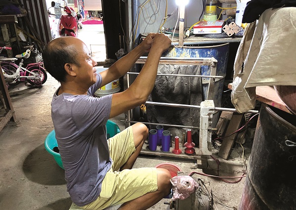 Anh L&ecirc; Đăng Toản đang chuốt tơ