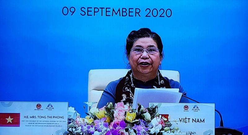 Phó Chủ tịch Thường trực Quốc hội Tòng Thị Phóng phát biểu khai mạc phiên họp Phó Chủ tịch Thường trực Quốc hội Tòng Thị Phóng phát biểu khai mạc phiên họp