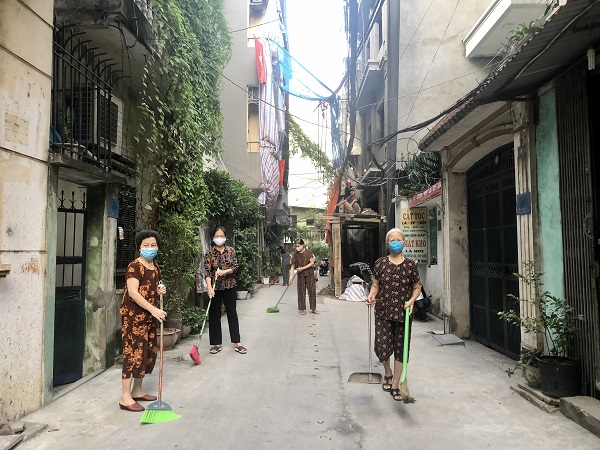 Hội viên phụ nữ TDP 2 phường Quang Trung dọn vệ sinh ngõ phố sáng thứ 7 hàng tuần Hội viên phụ nữ TDP 2 phường Quang Trung dọn vệ sinh ngõ phố sáng thứ 7 hàng tuần