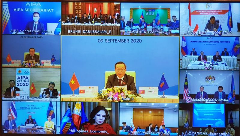 Phó Chủ tịch Quốc hội Phùng Quốc Hiển phát biểu tại hội nghị Phó Chủ tịch Quốc hội Phùng Quốc Hiển phát biểu tại hội nghị