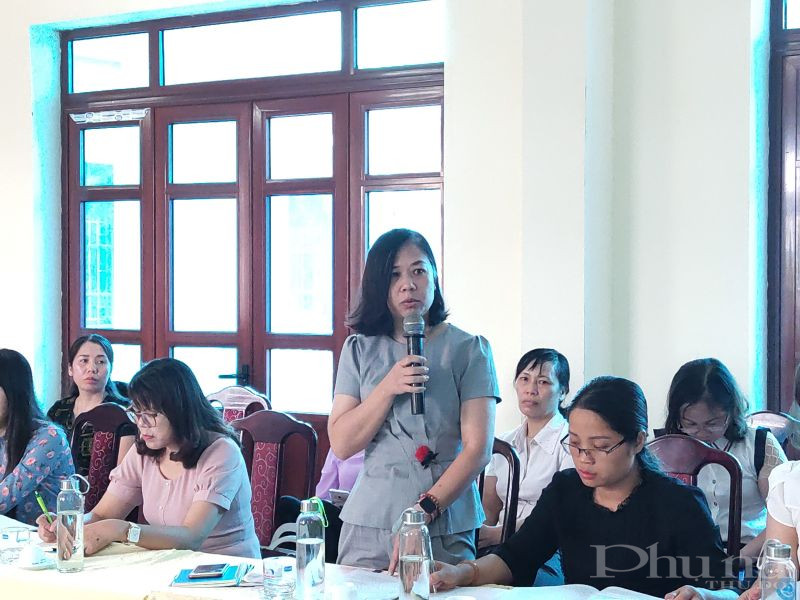 Đồng chí Ngô Thị Thúy Hằng - Phó Chủ tịch Hội LHPN huyện Đông Anh phát biểu tại hội nghị tọa đàm