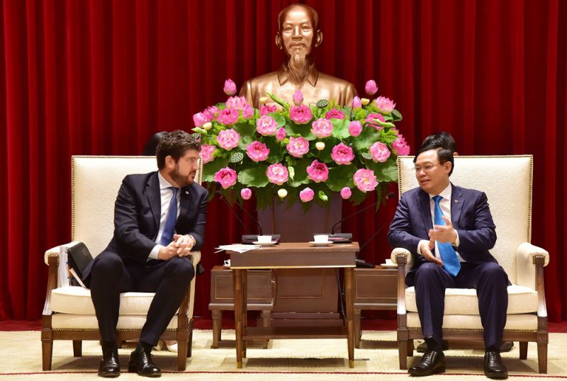 B&iacute; thư Th&agrave;nh ủy Vương Đ&igrave;nh Huệ tiếp Trưởng đại diện UNESCO tại Việt Nam Michael Goft.