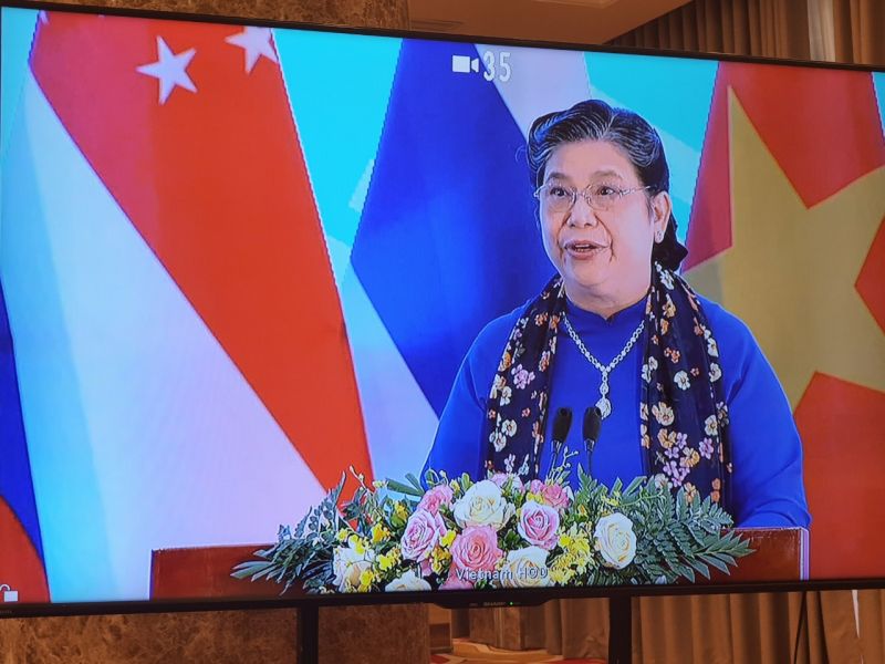 Phó Chủ tịch Quốc hội Tòng Thị Phóng nhận giải thưởng Vì sự cống hiến xuất sắc của Đại hội đồng AIPA