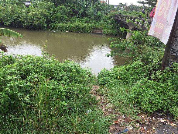 Hiện trường nơi người cha ôm hai con tự tử