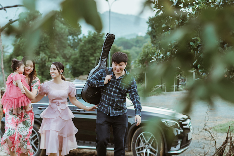 Cả gia đình Ngọc Anh cùng tham gia đóng MV đặc biệt này