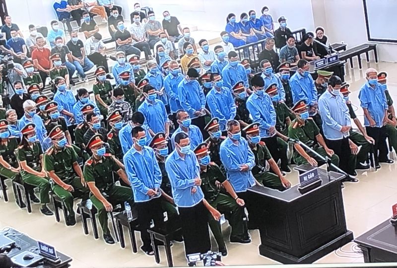 Các bị cáo nghe Toà tuyên án