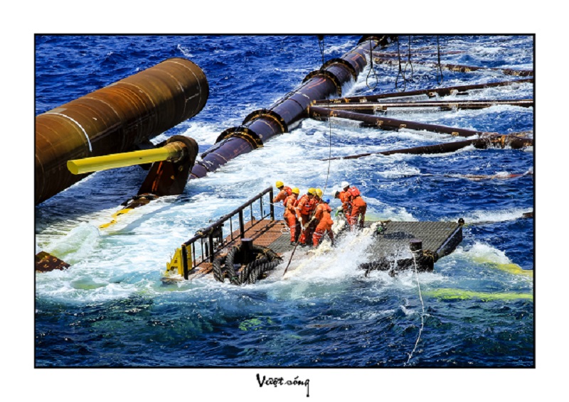 PetroVietnam vững vàng vượt qua sóng gió.