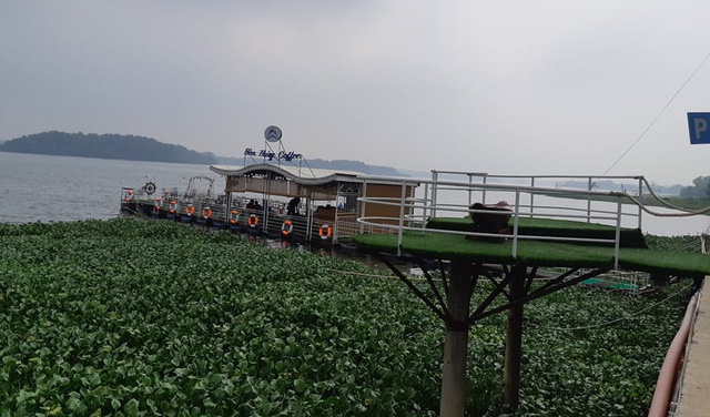 Quán cà phê xảy ra vụ đánh ghen.