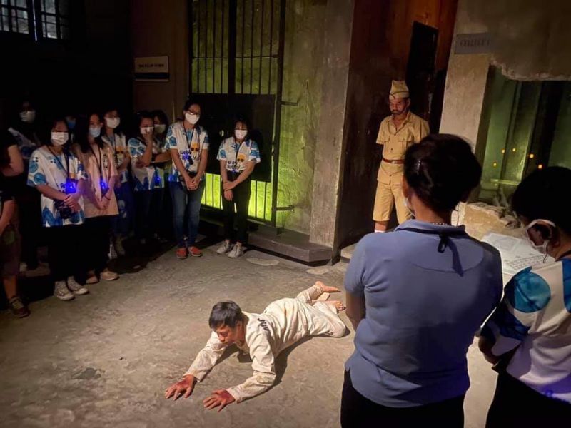 Một cảnh trong chương trình trải nghiệm “Đêm thiêng liêng - Sáng ngời tinh thần Việt” Một cảnh trong chương trình trải nghiệm “Đêm thiêng liêng - Sáng ngời tinh thần Việt”