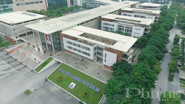 Thảm cây xanh mát ở trường PTTH Amsterdam (Hà Nội) có sự đóng góp của Quỹ 1 triệu cây xanh cho Việt Nam, đây cũng là một trong những địa điểm đầu tiên Quỹ tiến hành trồng cây. Thảm cây xanh mát ở trường PTTH Amsterdam (Hà Nội) có sự đóng góp của Quỹ 1 triệu cây xanh cho Việt Nam, đây cũng là một trong những địa điểm đầu tiên Quỹ tiến hành trồng cây.