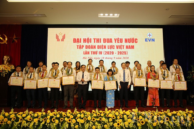 EVN biểu dương khen thưởng 75