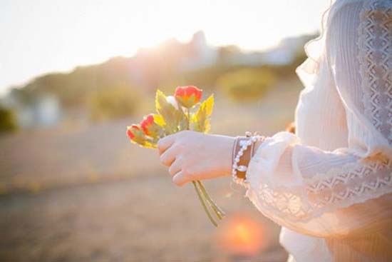 Hạnh phúc không ở đâu xa. Hạnh phúc không ở đâu xa.