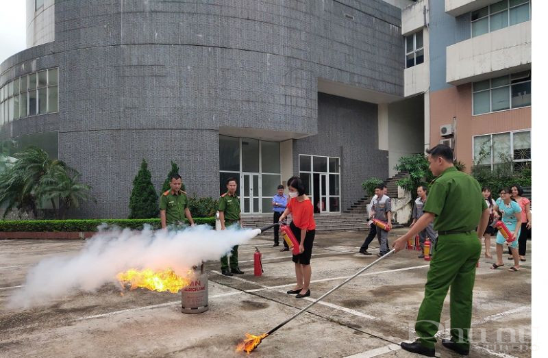 Hội LHPN Hà Nội: Tập huấn nghiệp vụ phòng cháy chữa cháy năm 2020 - ảnh 4