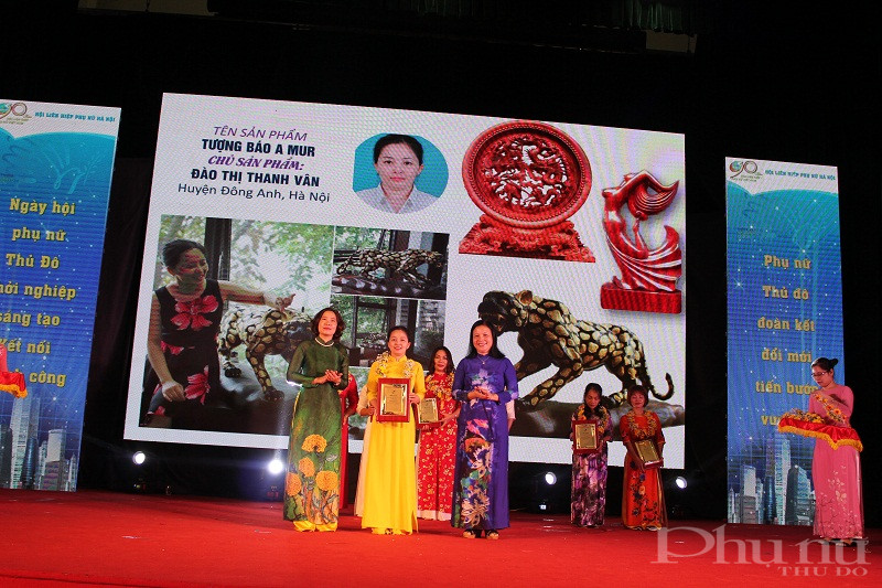 Với sản phẩm sáng tạo tượng gỗ chế tác hình ảnh Báo Amur là động vật hoang dã có nguồn gốc ở khu vực miền núi của rừng taiga là một trong những loài mèo hiếm nhất thế giới, đang có nguy cơ tuyệt chủng. Tượng chạm khắc bằng gỗ do chị Đào Thị Thanh Vân đã thể hiện hình ảnh Báo Amur, có ý nghĩa giáo dục bảo vệ, bảo tồn các loài động vật quý hiếm đang có nguy cơ bị tuyệt chủng trên thế giới. Sản phẩm này có thể dùng để trang trí, làm quà tặng, làm mô hình trong dạy học và học môn địa lý, kỹ năng sống.